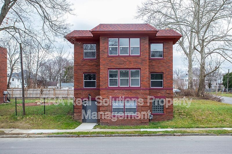 1st image of 1092 Oakwood Ave