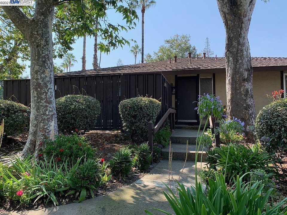 1st image of 42880 Via Oporto