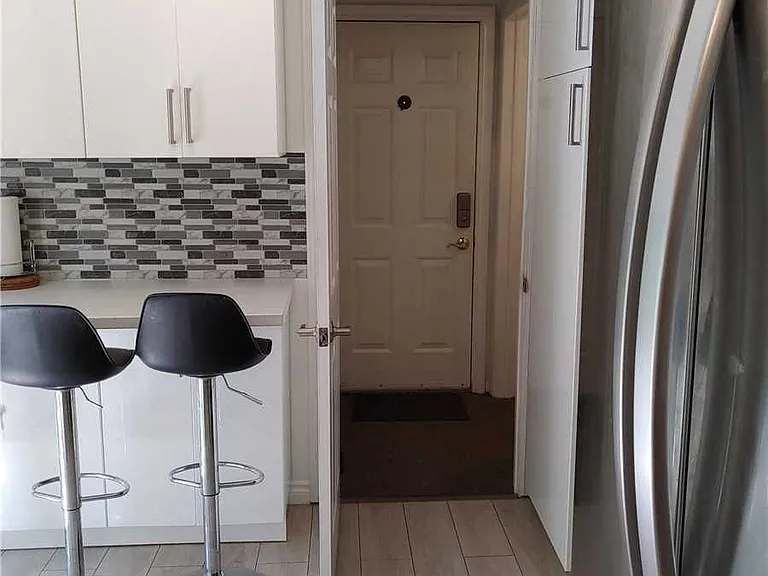 96 Larch St #UPPER — Photo 17
