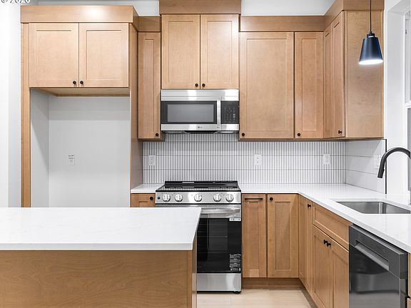 4th image of 11072 SW 61st Ave #2