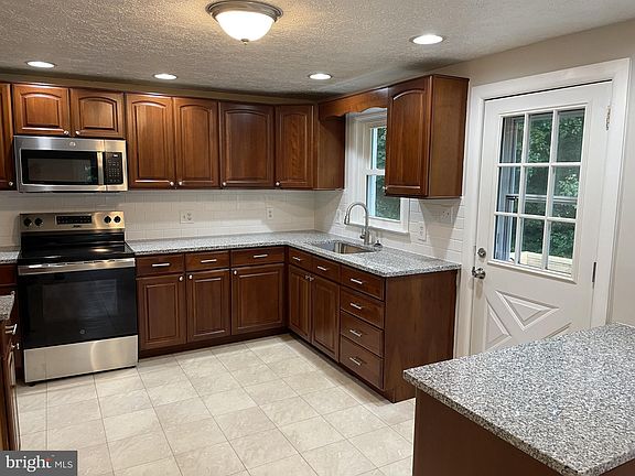 4th image of 2314 Turner Ln