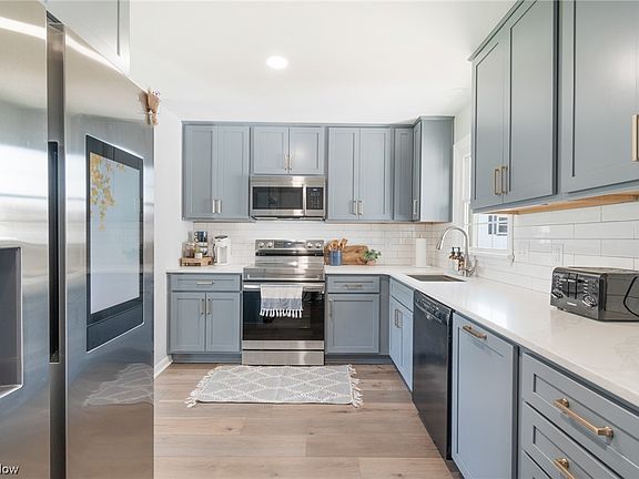 4th image of 7209 Clovermeade Ave