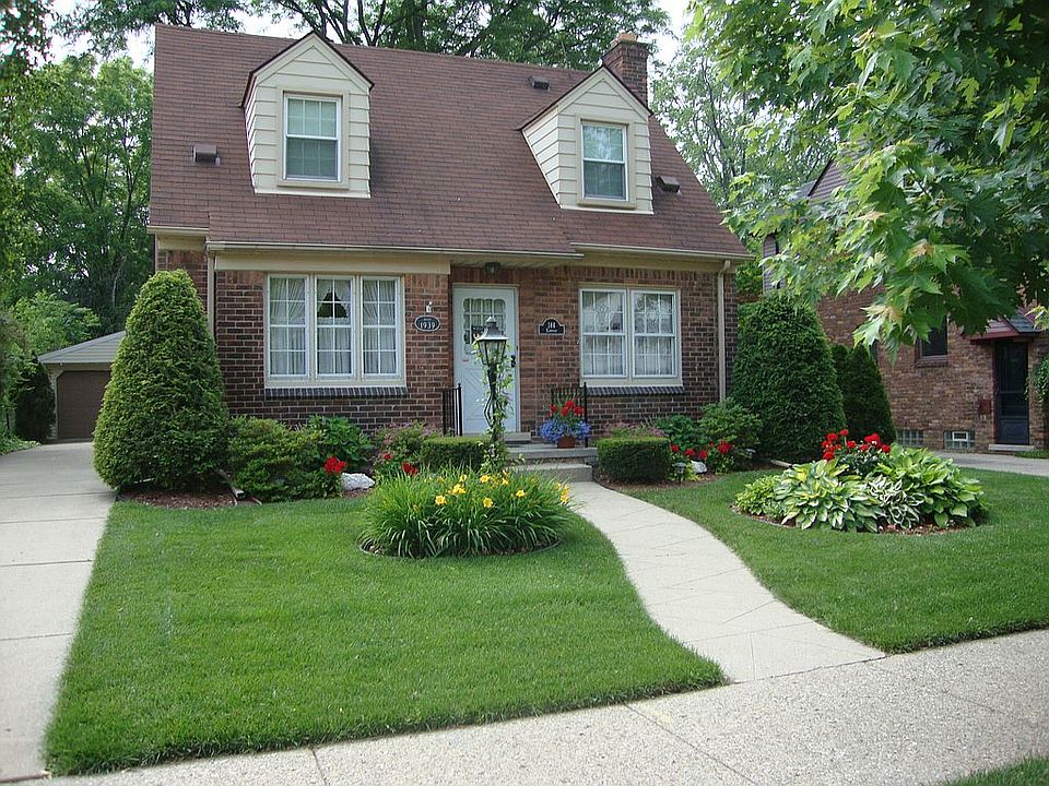 2nd image of 144 Elmwood St