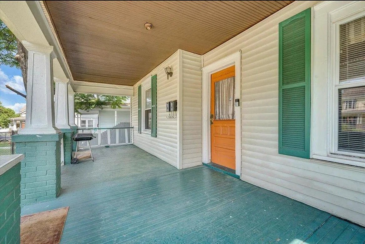 2 bed, 900 sqft, $1,100 — Photo 2
