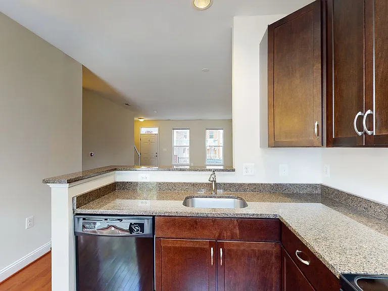 720 Barnes St NE — Photo 14