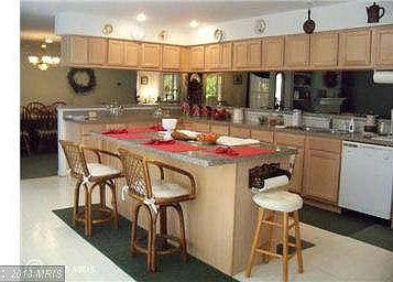 3rd image of 3201 Blount Dr