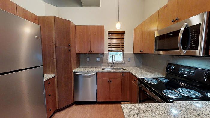 1st image of 5264 NE 121st Ave #104