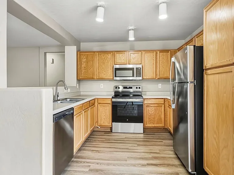 6040 W Southgate Ave — Photo 4