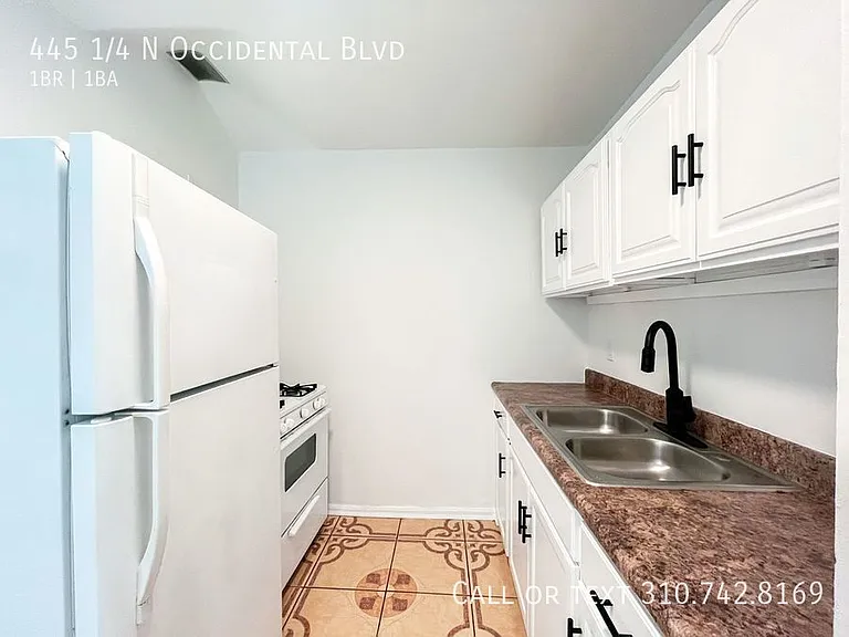 445 1/4 N Occidental Blvd — Photo 9