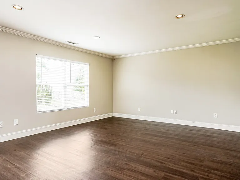 535 Kerriann Ln — Photo 3