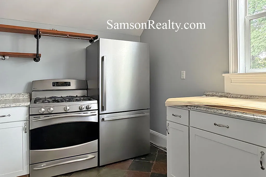 2 bed, 1.5 bath, 2700 sqft, $2,950 — Photo 4