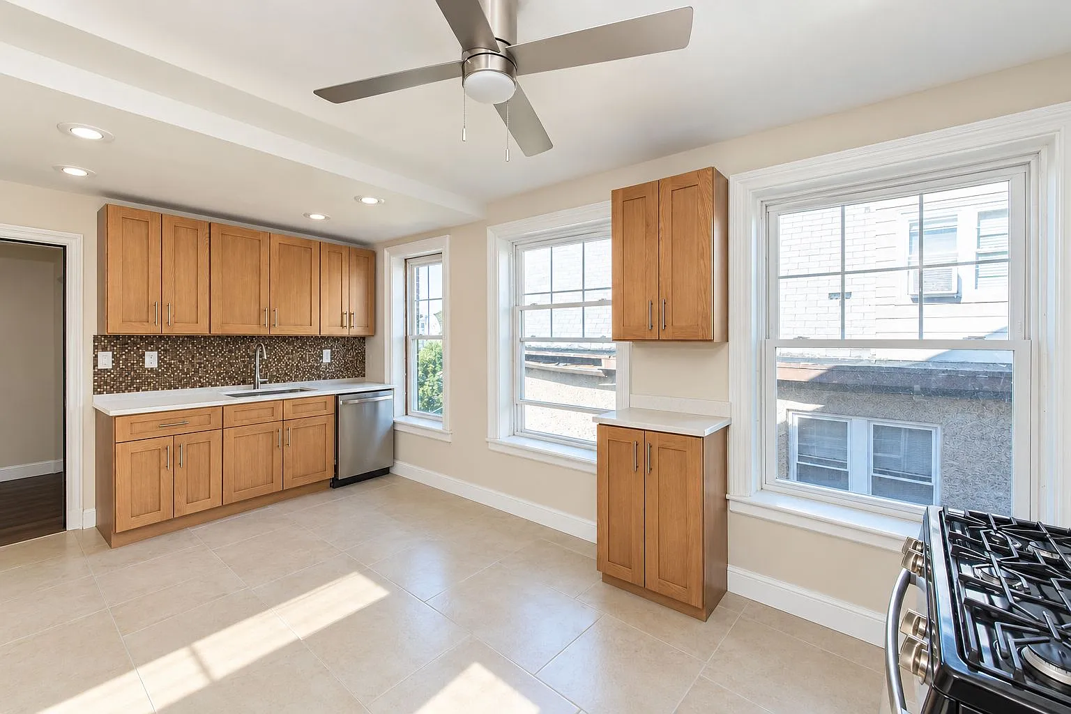 2 bed, 1113 sqft, $2,200 — Photo 4