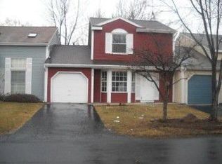618 Yale Ln, Island Lake, IL 60042