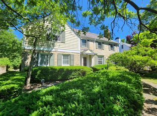 2685 Rocklyn Rd, Shaker Heights, OH 44122