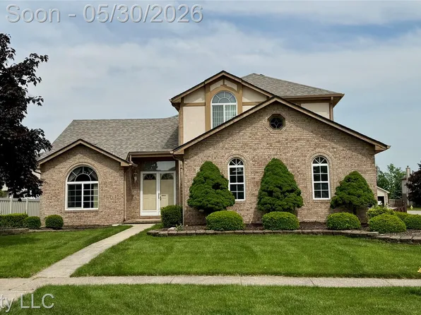 24883 Curtis Dr, Brownstown, MI 48134