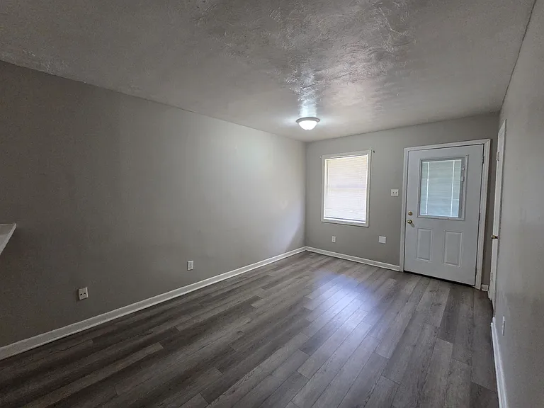 3021 Ashwood St — Photo 6