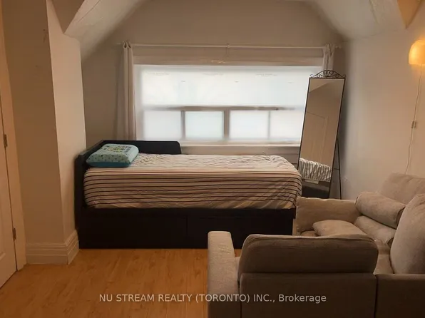 409 Huron St #301, Toronto, ON M5S 2G5