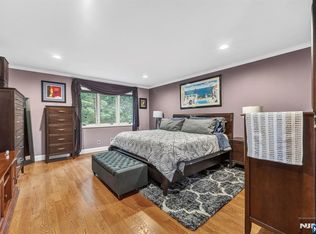 69 Peach Hill Ct, Ramsey, NJ 07446