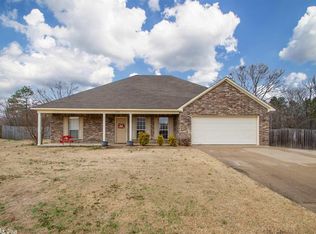 222 Hunters Run Dr, Haskell, AR 72015