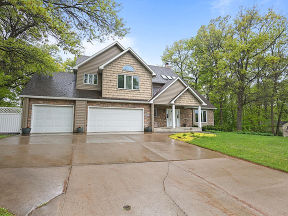 2nd image of 850 Meadowlawn Ct