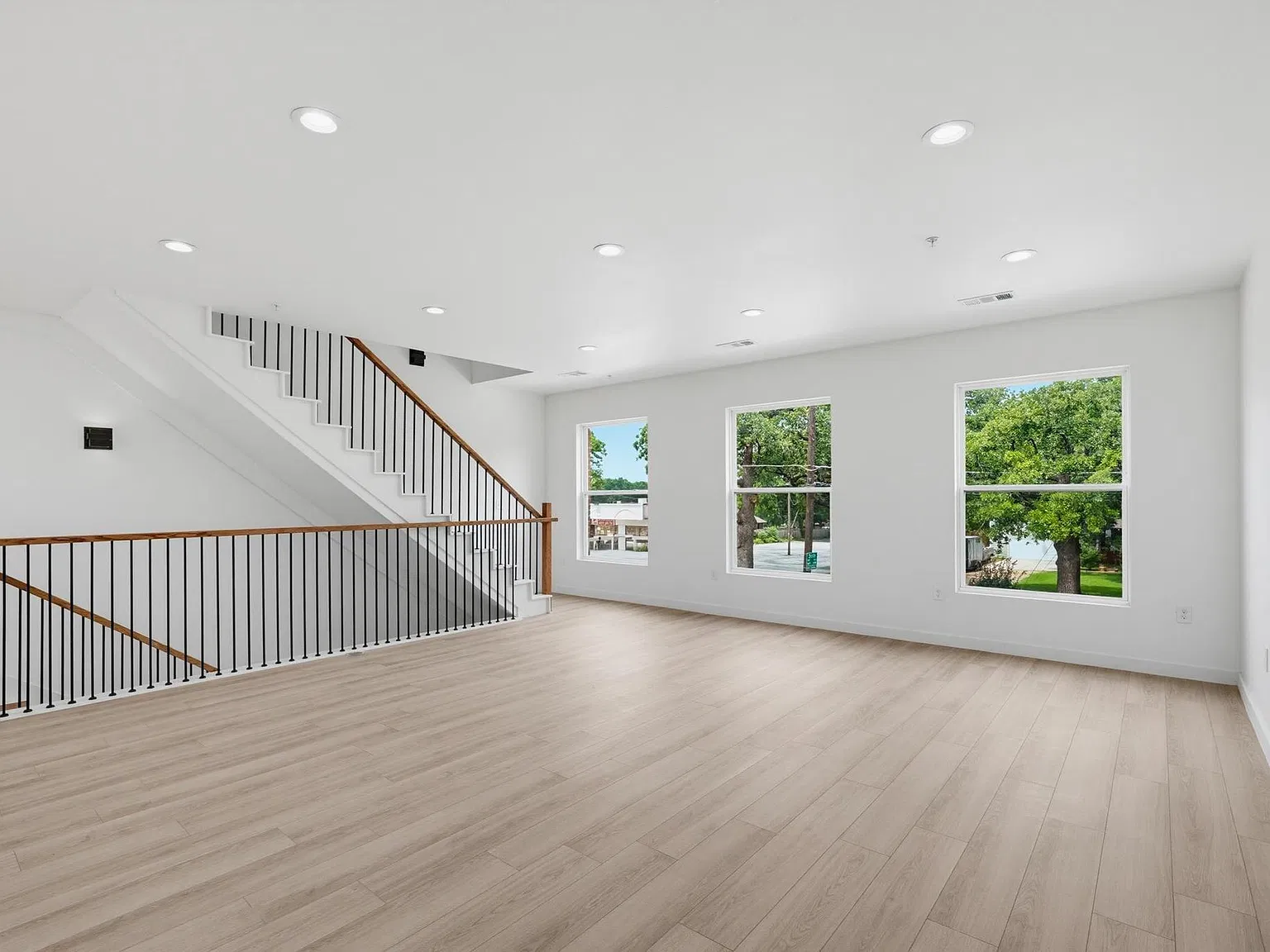 3 bed, 2244 sqft, $3,100 — Photo 3