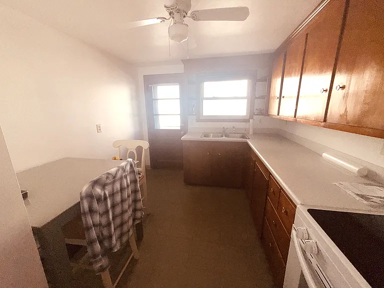 25 1/2 Thurston Ave #B — Photo 18