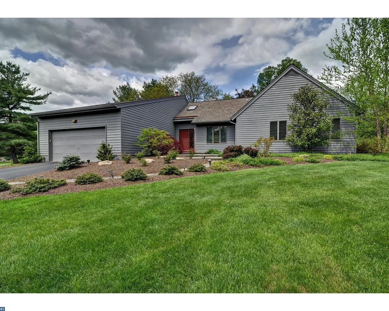 10 Oak Pl photo 1