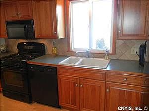 4th image of 113 Huckleberry Ln