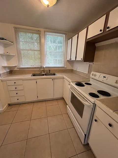 1107 Webster Street - B — Photo 2