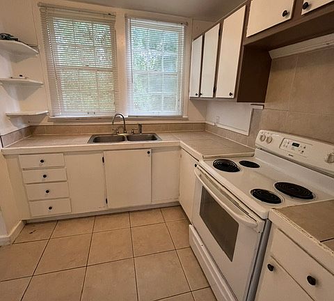 2nd image of 1107 Webster St Unit B
