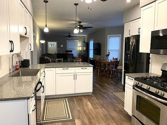 5th image of 801 S Manlove St