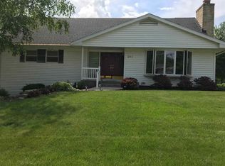 264 Park Crest Dr, Freeport, IL 61032