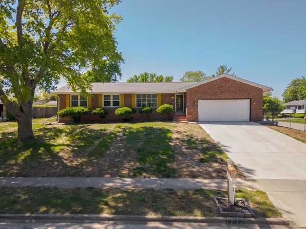 1717 Cook Dr, Normal, IL 61761