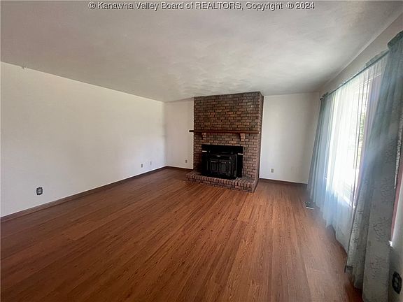 4th image of 30 N Azalea Dr