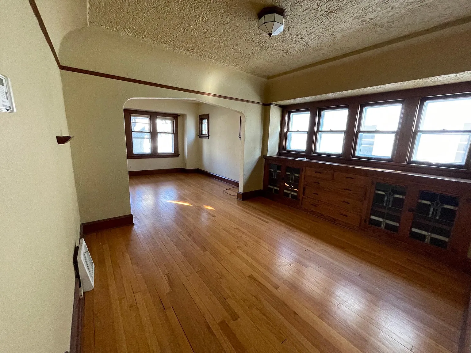 2 bed, 980 sqft, $1,800 — Photo 4