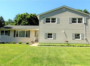 25 Meadowbrook Ln, Freehold, NJ 07728