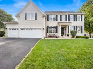3044 Fairhaven Ln, Lake In The Hills, IL 60156