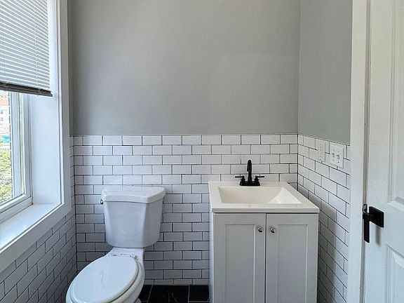 3rd image of 186 Hawthorne Ave #L3