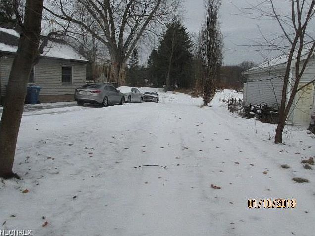2nd image of 2575 Summit Rd