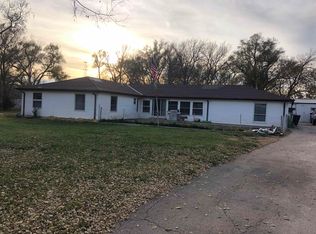101 Cottonwood St, Stockville, NE 69042