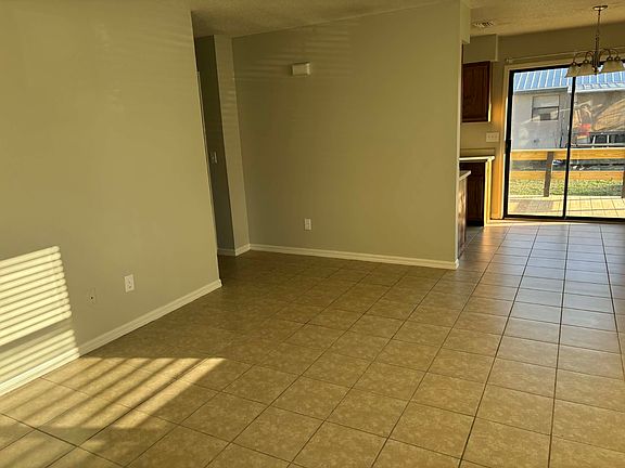 5th image of 3724 NW Huntsboro St #102
