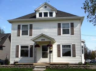 206 E Main St, Waukon, IA 52172