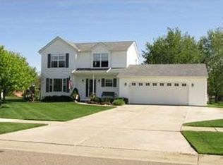 1290 Clear Lake Ct, Oxford, MI 48371
