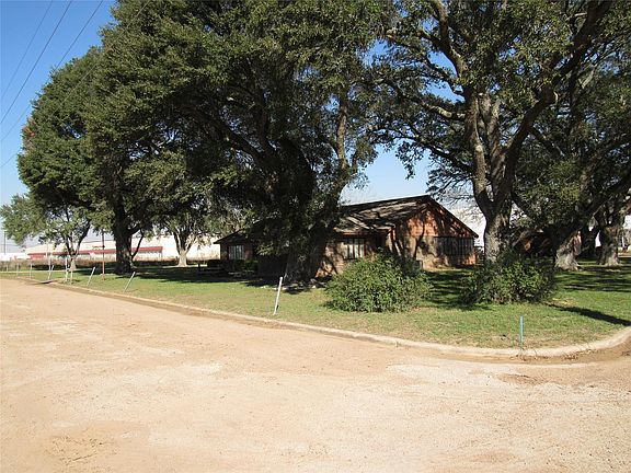 2nd image of 2119 Woods Rd