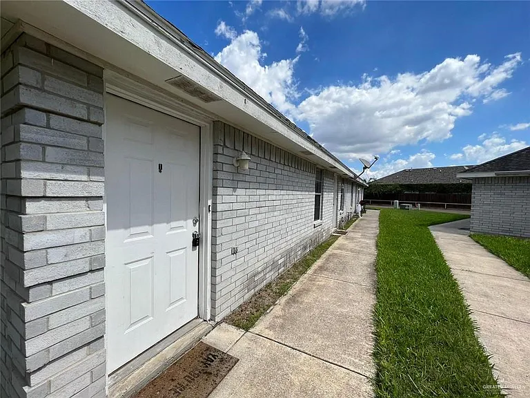 604 S Logan Dr #1 — Photo 3