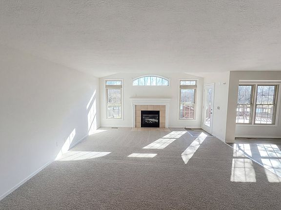 3rd image of 672 Scioto Meadows Blvd