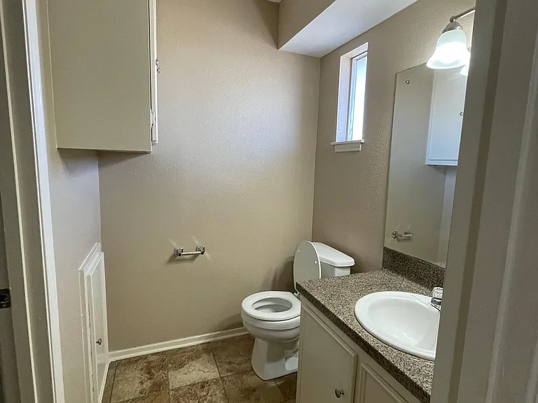 200 S Anderson St #7 — Photo 6