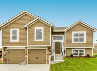 11714 N Windsor Ave, Kansas City, MO 64158