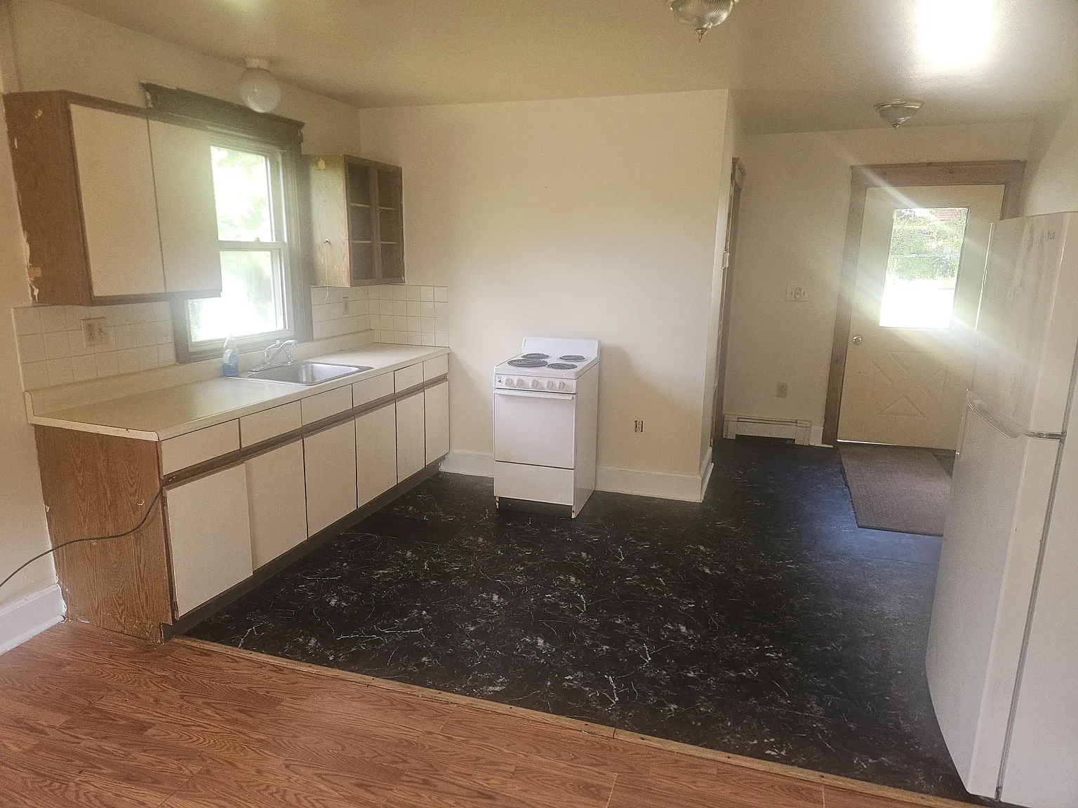 Studio, 400 sqft, $750 — Photo 2