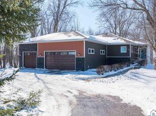 2711 Hoffman Rd, Mankato, MN 56001
